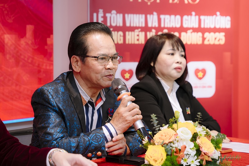 Đại tá, NSND Trần Nhượng – Đại sứ Nhân ái của Cộng đồng Tình nguyện Việt Nam, chia sẻ thông điệp nhân văn và đồng hành cùng chương trình.