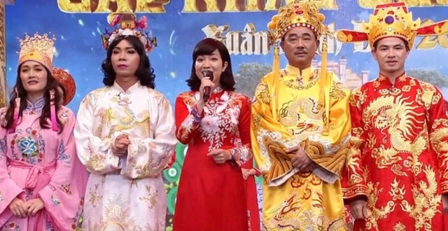 nu-mc-duy-nhat-cua-tao-quan-tung-la-ca-si-u60-song-binh-yen-ben-con-trai