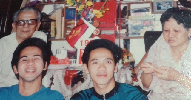 thanh-loc-xuc-dong-gap-lai-ky-vat-cua-ba-thanh-ton-do-khan-gia-trao-tang