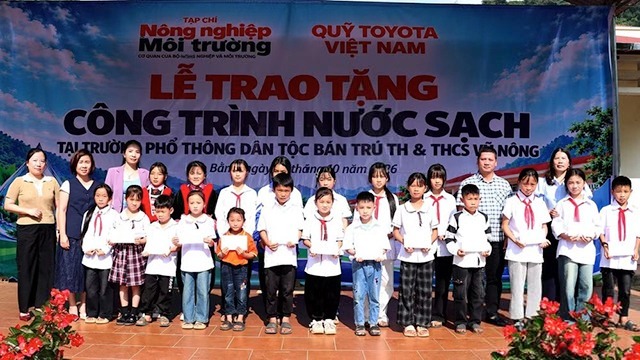 quy-tvf-ban-giao-cong-trinh-nuoc-sach-cho-truong-hoc-cao-bang