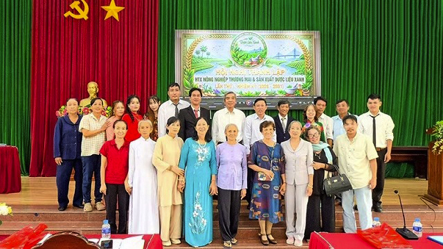 vinh-long-day-manh-lien-ket-san-xuat-va-tieu-thu-duoc-lieu-xanh