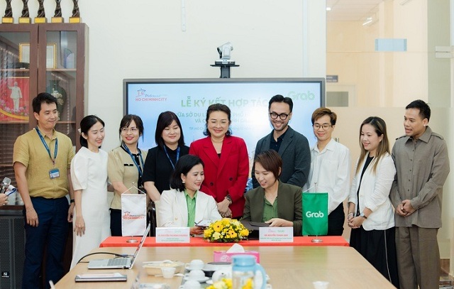 du-lich-tp-hcm-bat-tay-grab-thuc-day-chuyen-doi-so-dich-vu-thong-minh