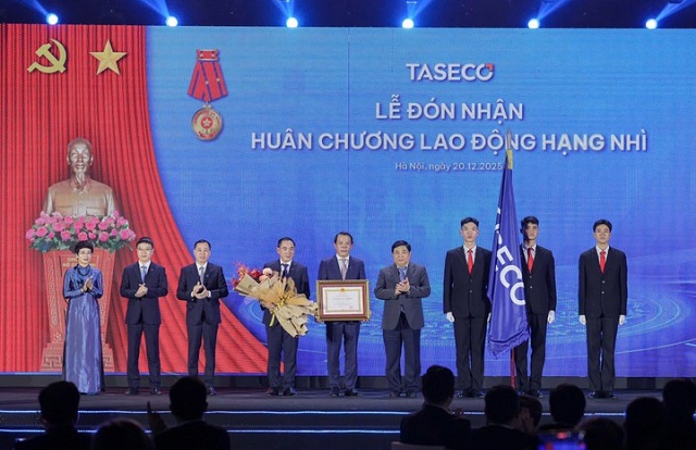 taseco-group-don-nhan-huan-chuong-lao-dong-hang-nhi-nhan-dip-20-nam-thanh-lap