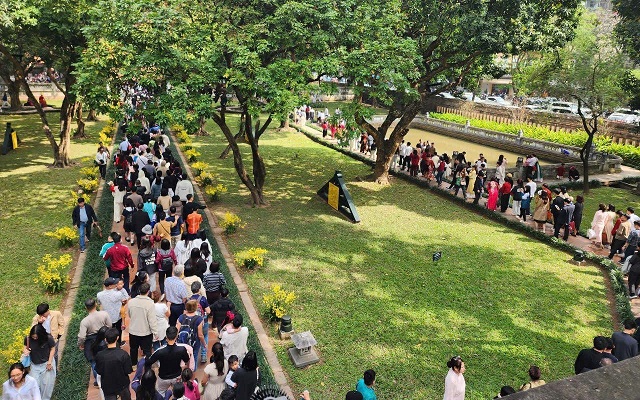 du-lich-ha-noi-boi-thu-ngay-tu-dau-nam-binh-ngo-2026