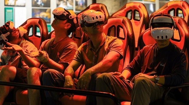 ben-trong-trung-tam-tham-hiem-hang-dong-phong-nha-co-gi-dac-biet