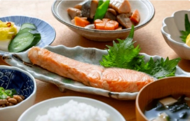 thuc-don-bua-toi-it-ngan-ho-tro-giam-mo-noi-tang-hieu-qua