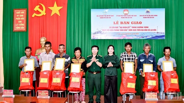 can-tho-ban-giao-30-can-nha-dai-doan-ket-cho-nguoi-ngheo-khu-vuc-bien-gioi-bien
