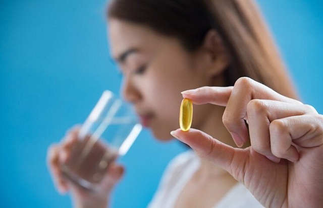 dieu-gi-xay-ra-voi-co-the-khi-ban-uong-qua-nhieu-vitamin
