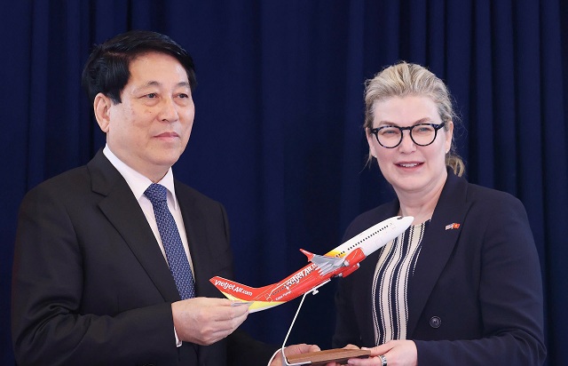 vietjet-nhan-tau-bay-boeing-737-8-dau-tien-trong-don-hang-tri-gia-32-ty-usd