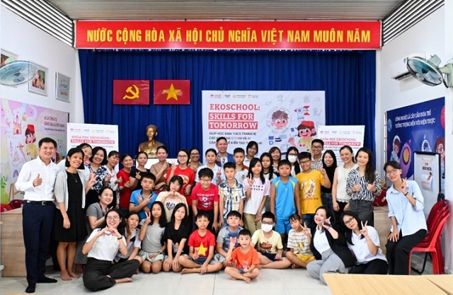 cong-ty-coca-cola-viet-nam-khai-mac-khoa-hoc-ekoschool