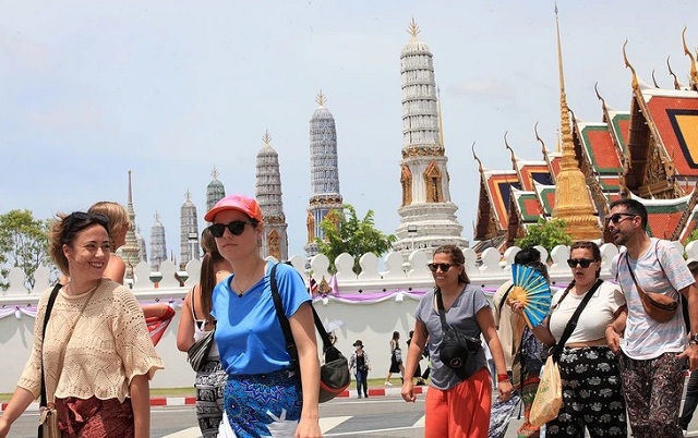 du-lich-thai-lan-dung-truoc-thu-thach-kep