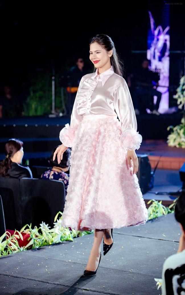 tuan-le-hoa-bach-hop-thuong-hieu-giang-kyo-fashion-ra-mat-bst-bong-benh-tai-tuan-le-hoa-bach-hop-2024-KETNOIDOANHNHAN-8