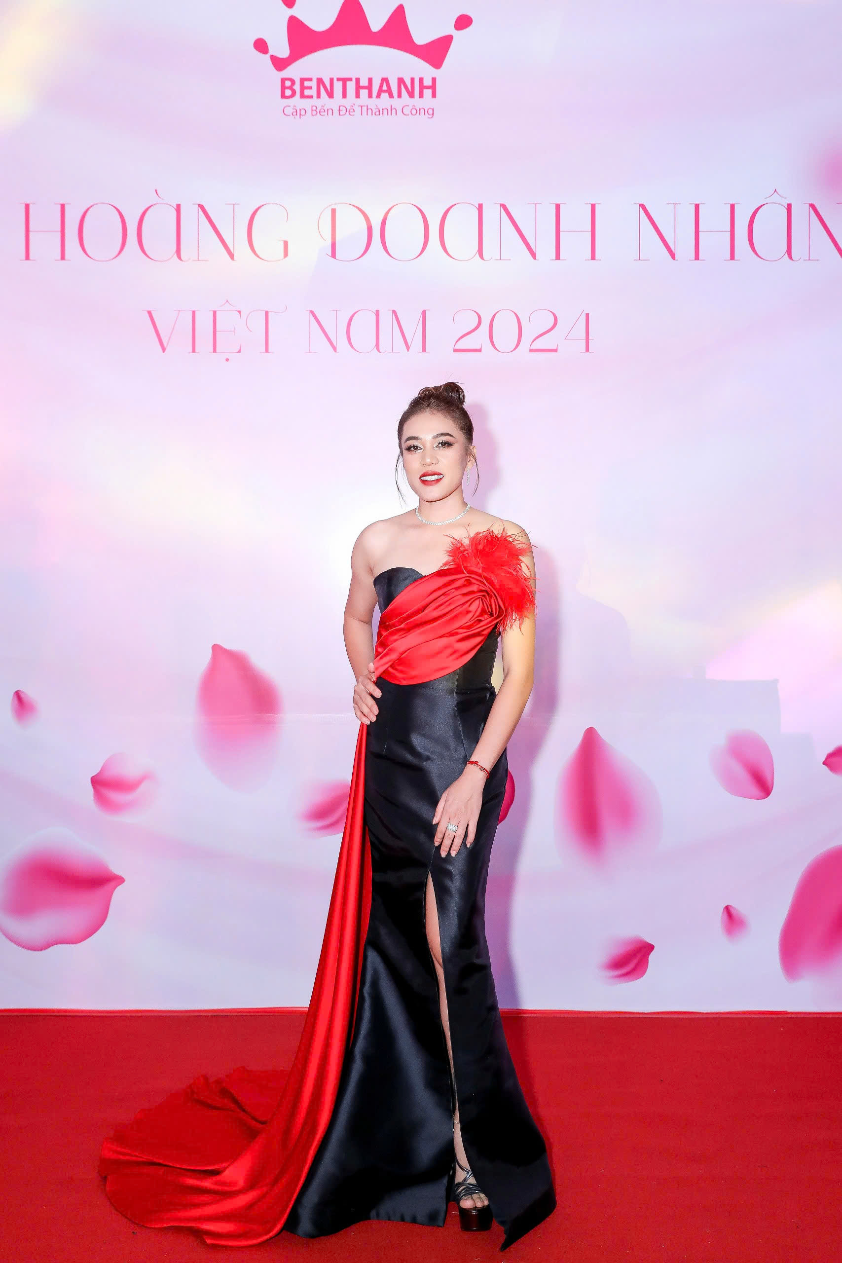 Bong-hong-tai-nang-a-hau-doanh-nhan-thuy-dung-2