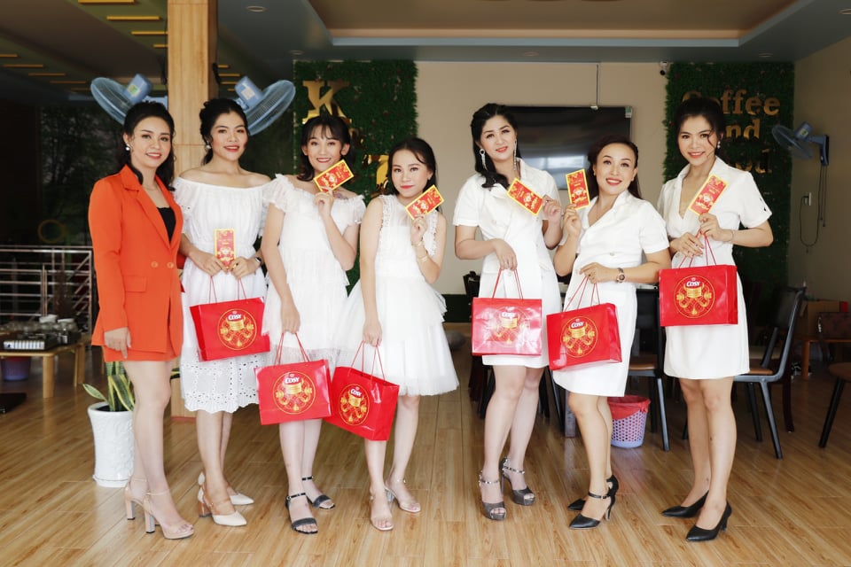 tran-thi-thuy-kieu-my-pham-vyvy-white-ketnoidoanhnhan4