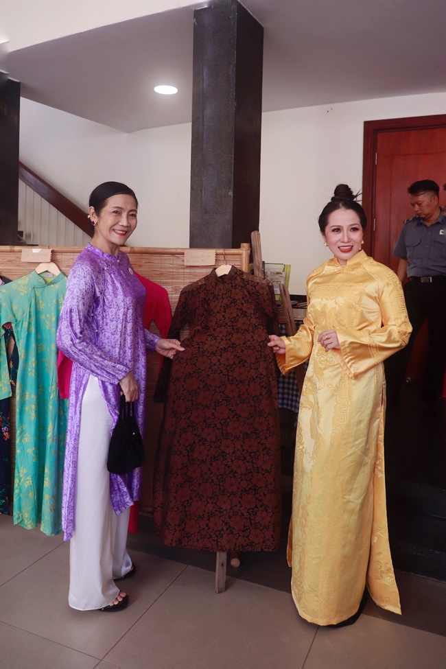 clb-di-san-ao-dai-tphcm-lan-toa-va-bao-ton-net-dep-van-hoa-viet-nam-qua-trang-phuc-dan-toc-ketnoidoanhnhan-13