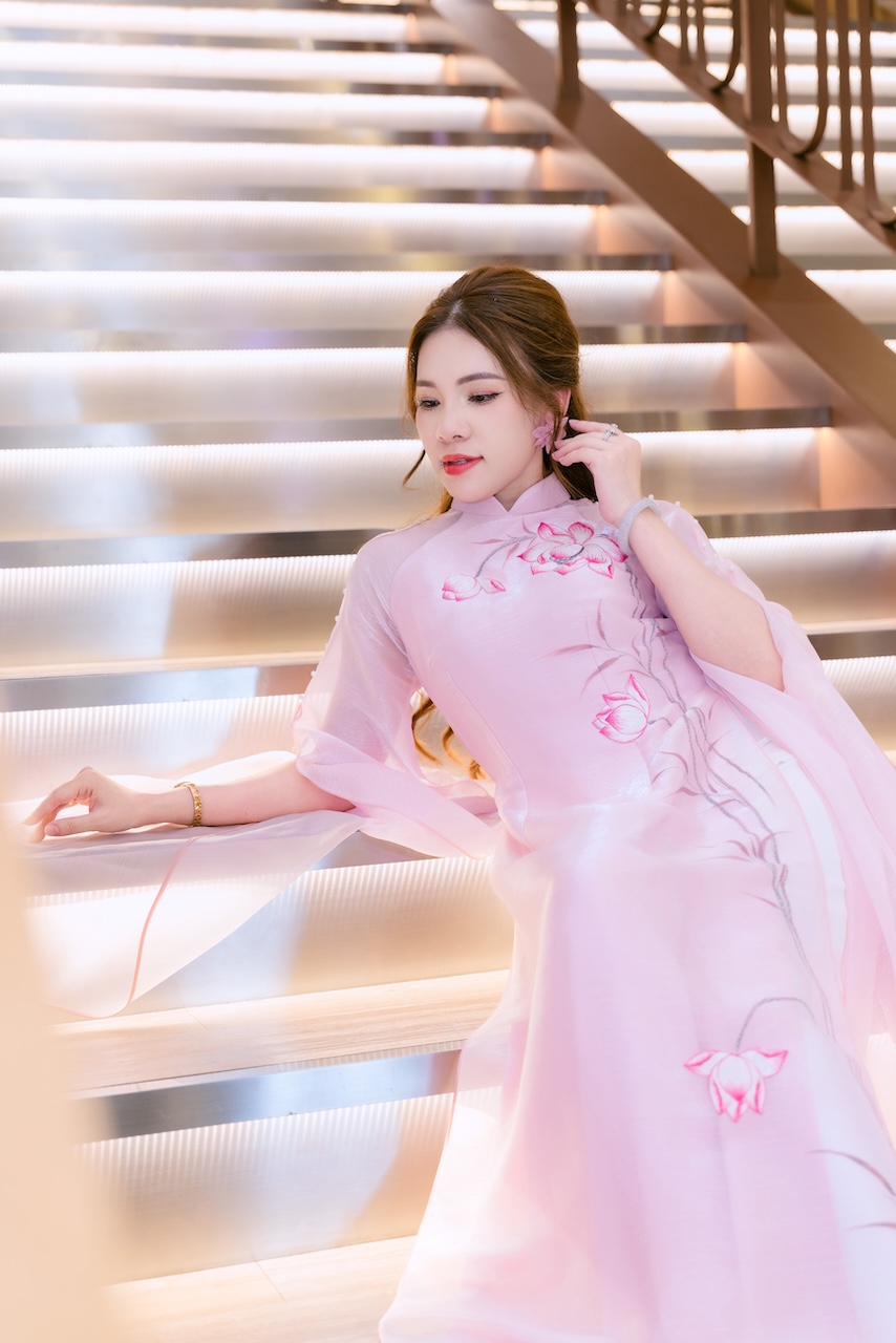 Quynh-Trang-chi-hoi-ao-dai-tai-Thai-lan-3