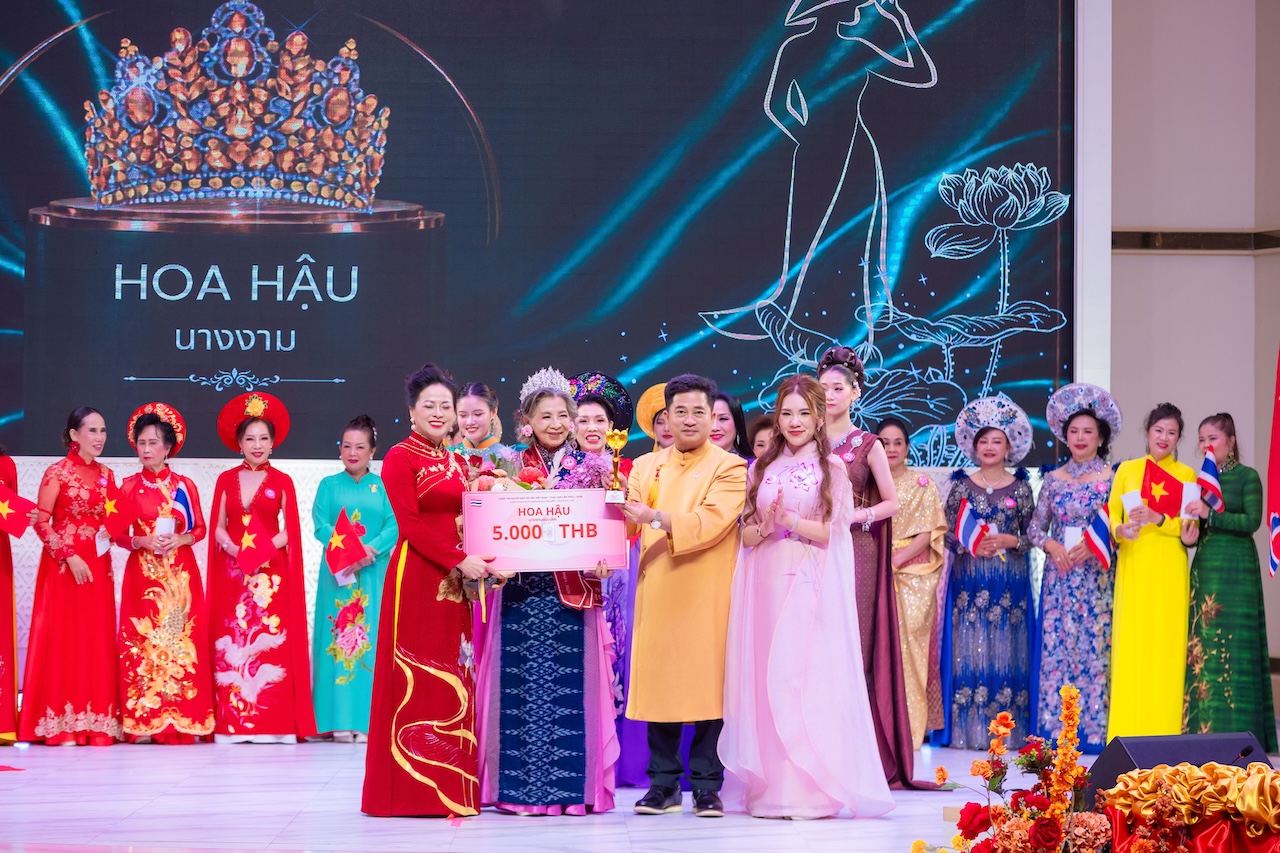 Quynh-Trang-chi-hoi-ao-dai-tai-Thai-lan-9