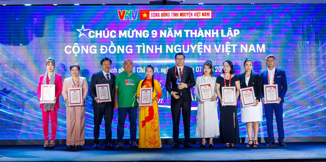 VNV-9-nam-vinh-danh-1