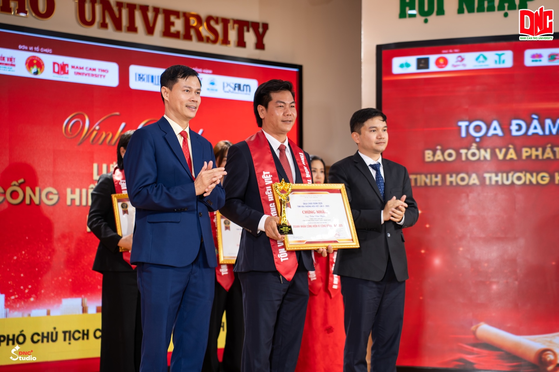 dai-hoc-nam-can-tho-6b