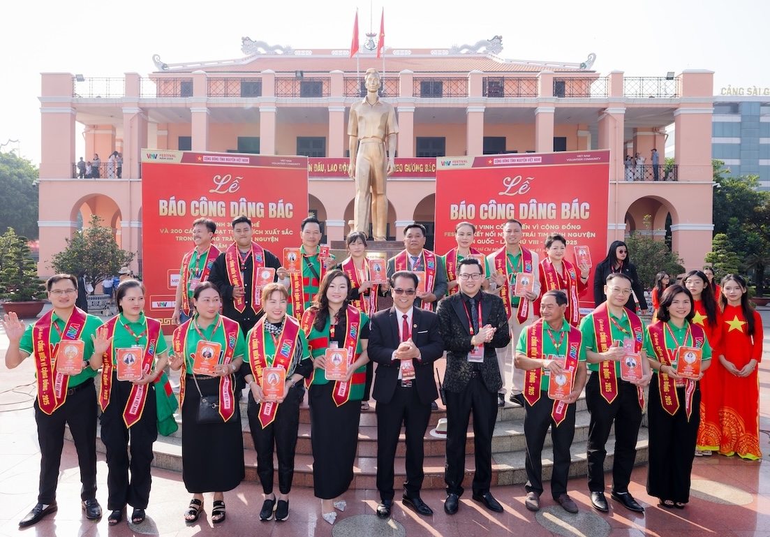 Gala-ket-noi-nhung-trai-tim-tinh-nguyen-VNV-lan-VIII 4